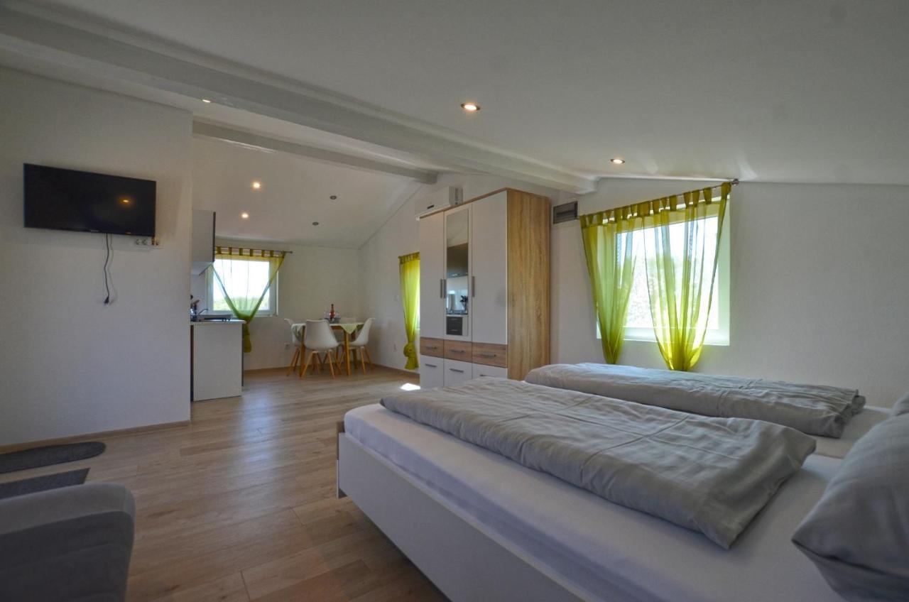 Bavica Apartments Ровин Екстериор снимка