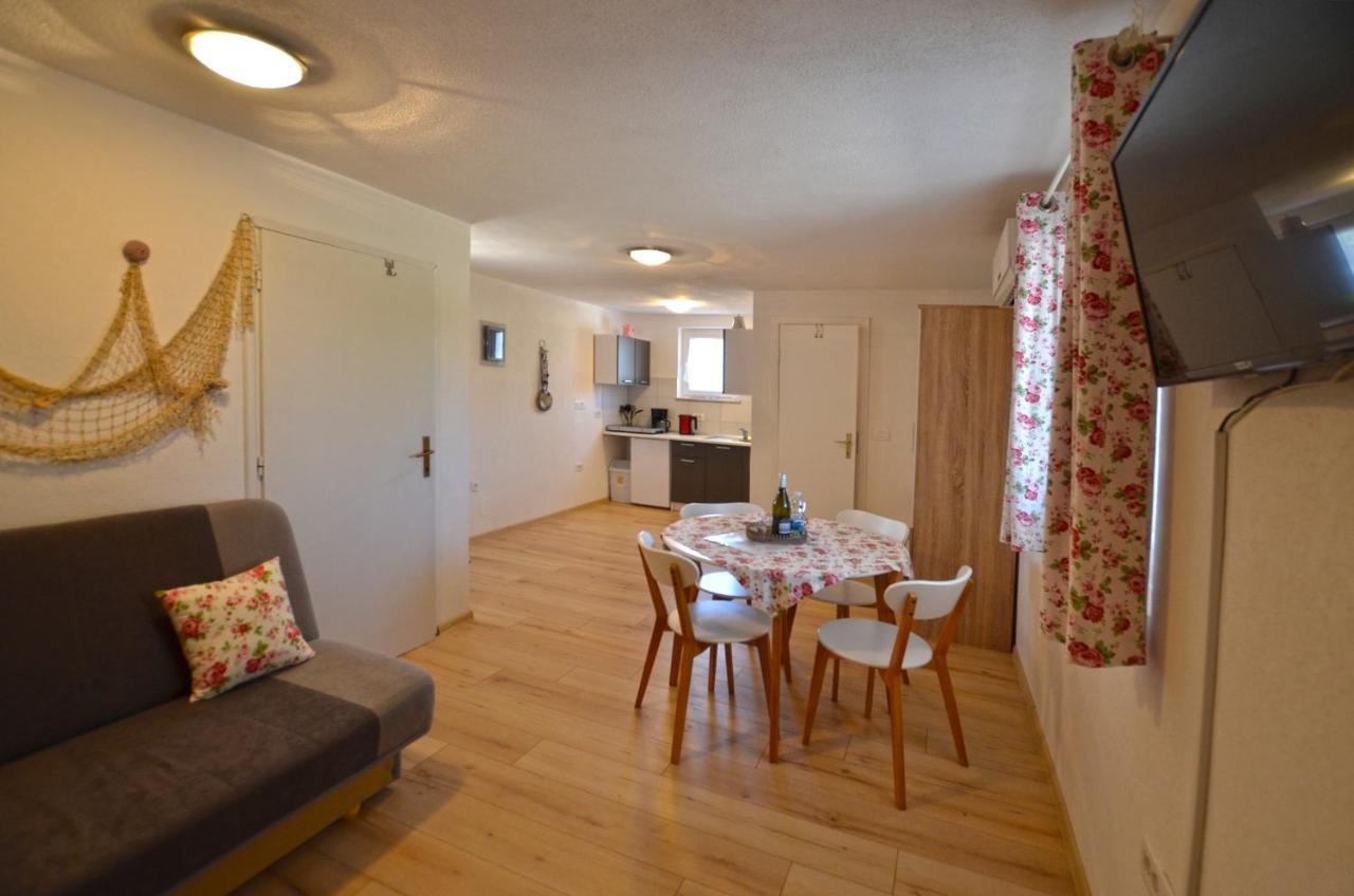 Bavica Apartments Ровин Екстериор снимка