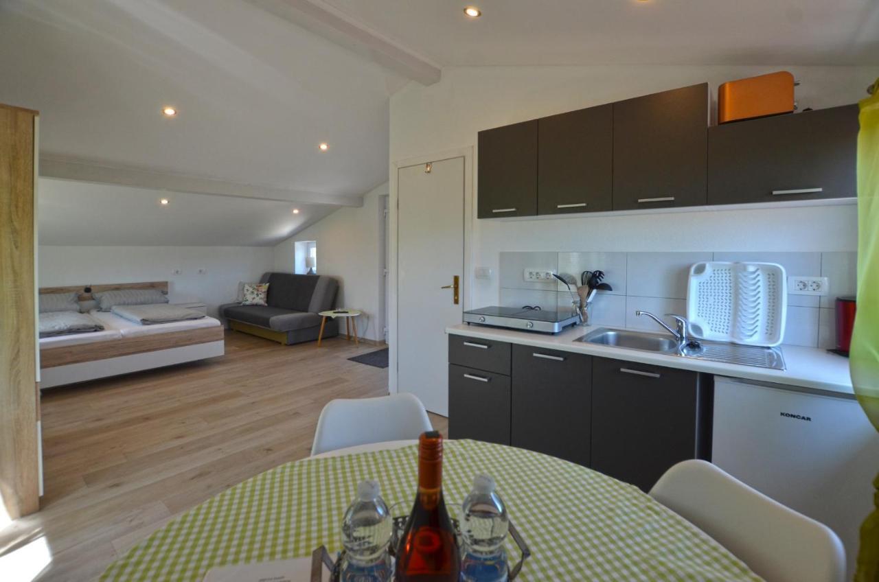 Bavica Apartments Ровин Екстериор снимка