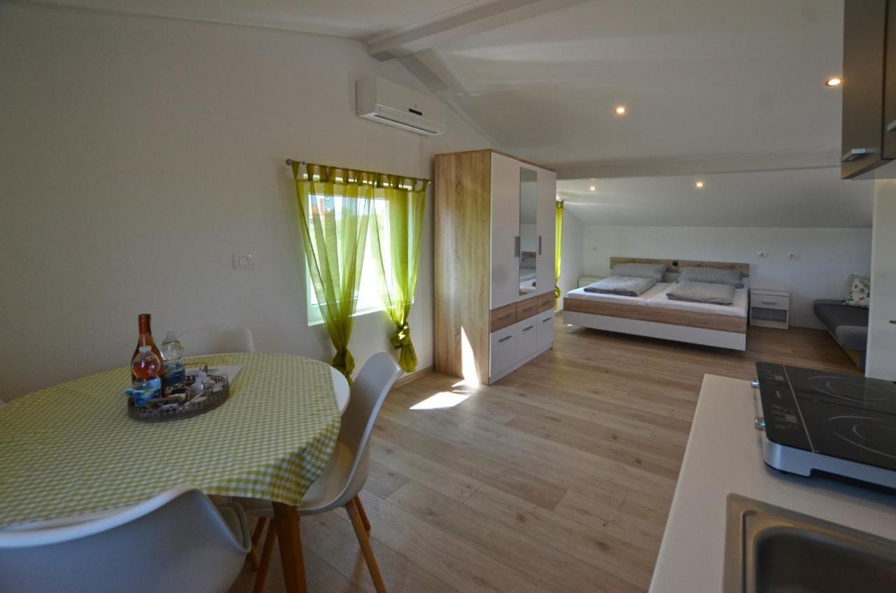 Bavica Apartments Ровин Екстериор снимка