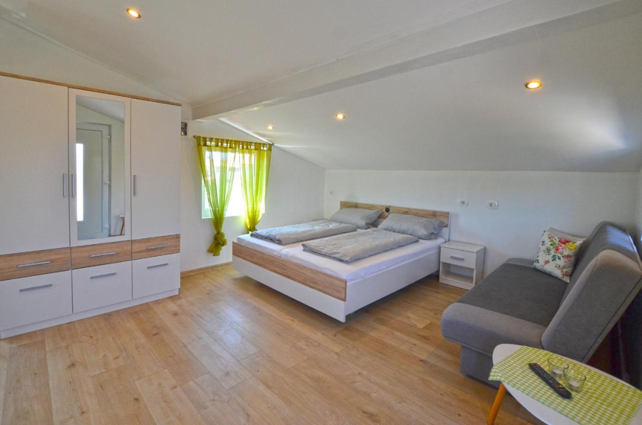 Bavica Apartments Ровин Екстериор снимка